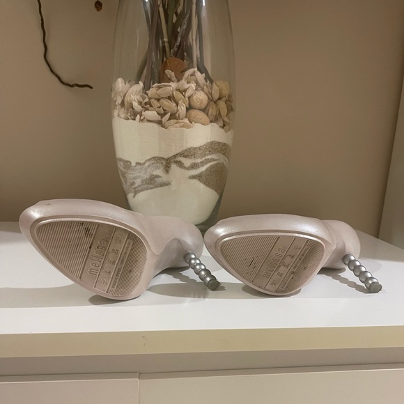 MELISSA Karl Lagerfeld shoes Wedding beige white pump with silver heel size 8. - Picture 1 of 4